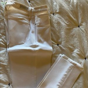 A&F 
Simone high rise super skinny
Size 26/2 regular 
White